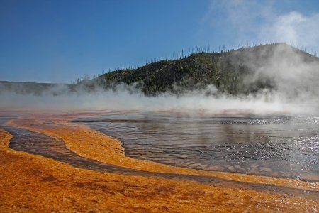 Marée noire sur la plage… d’un lac ?
